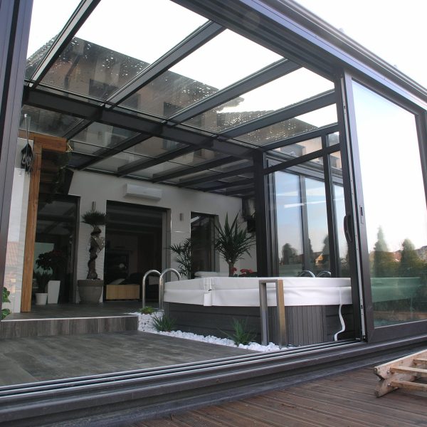 Jacuzzi-fedés - Sopron